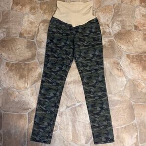 BLANKNYC Green Camo Full Panel Maternity Pants, Size 27